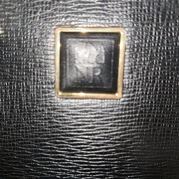 Elegant Black Handbag - Picture 2 of 9